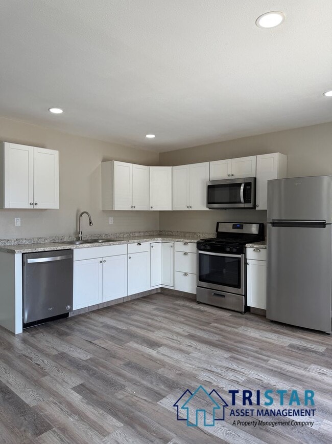 Building Photo - 12227 Woodside Ave