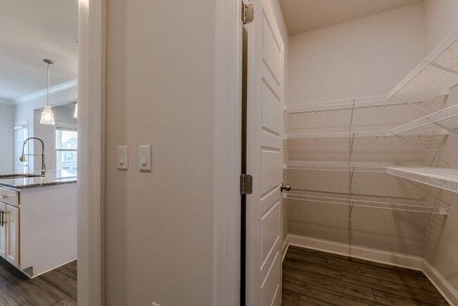 Building Photo - 1670 Branthaven Ln