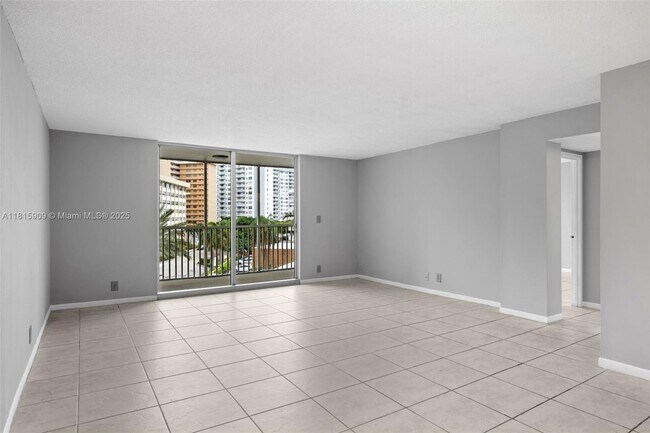 Building Photo - 100 Golden Isles Dr