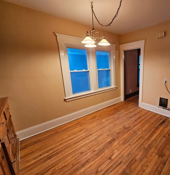 Building Photo - 107 Melrose Ave