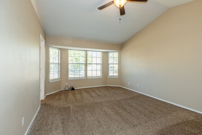 Building Photo - 3 Bed | 2 Bath in Broken Arrow!