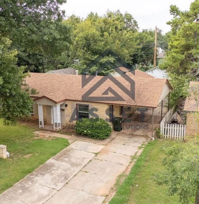 Building Photo - 316 E Harmon Dr