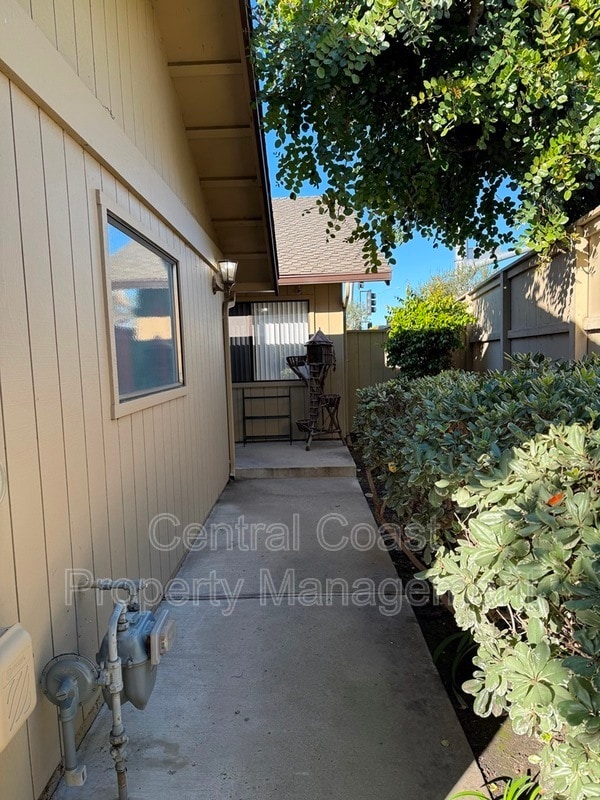 Building Photo - 1884 Cherokee Dr