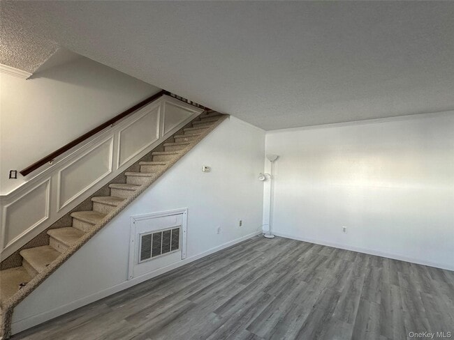 Building Photo - 216 Springmeadow Dr