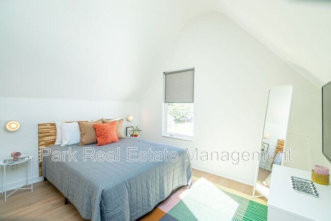 Building Photo - 901 E Edenton St