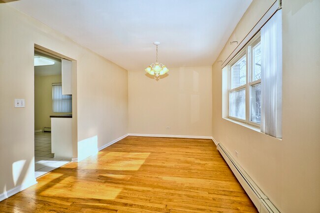 Building Photo - 1930 W Estes Ave