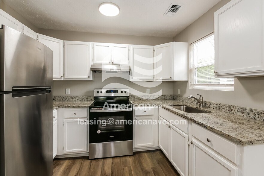 Building Photo - 611 Brown Ave