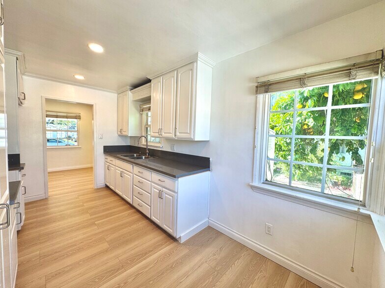 many windows, bright and airy - 11720 Utah Ave