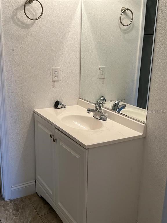 Building Photo - 4392 Lake Underhill Rd