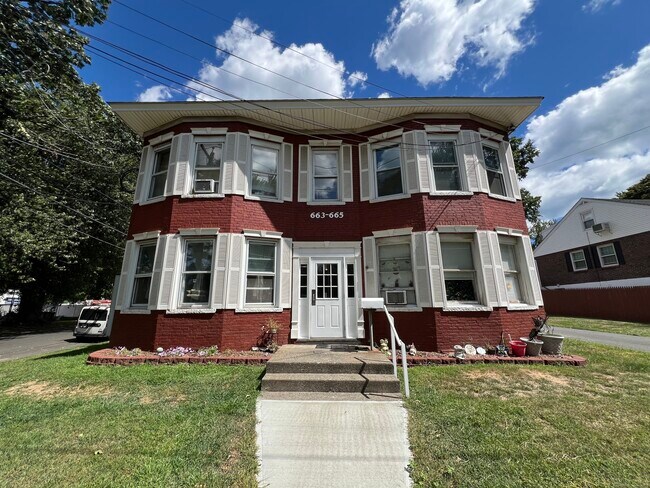 Primary Photo - 663 Naugatuck Ave