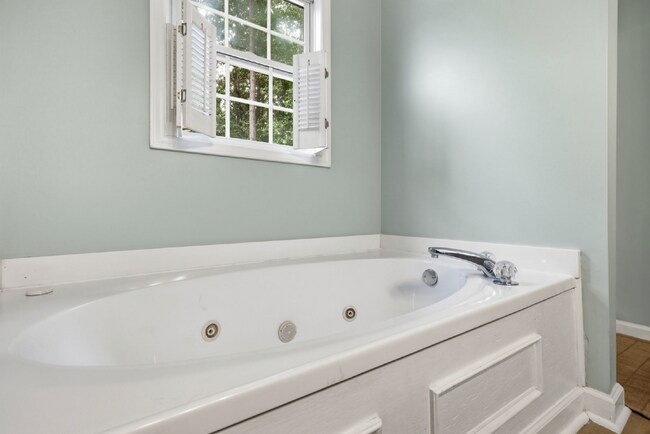 Building Photo - Three-Bedroom Home with Pool in Garner