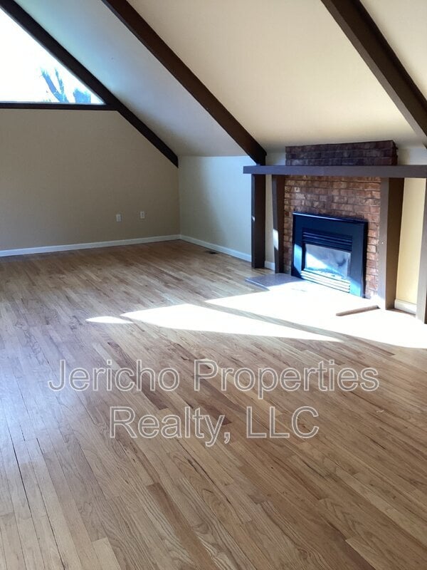 Building Photo - 5958 S Lakeview St