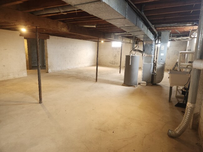 Building Photo - 6183 N Webster Rd