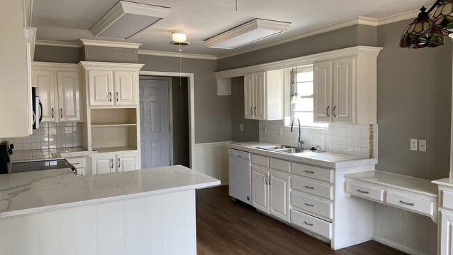 Building Photo - 3730 Rutson Dr