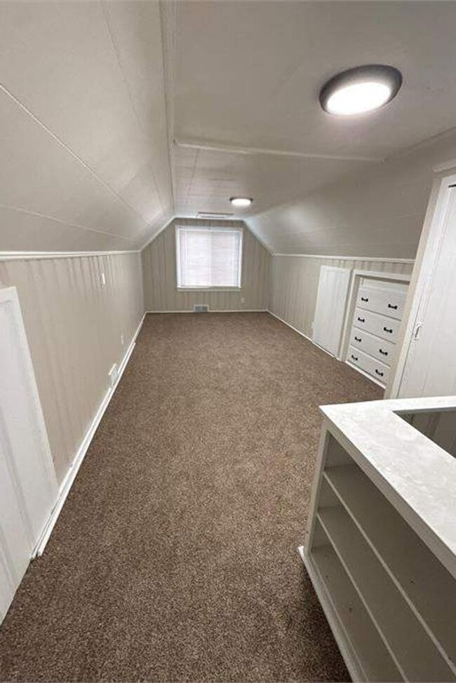 Building Photo - Renovated 3-Bedroom Home – We Welcome Sect...