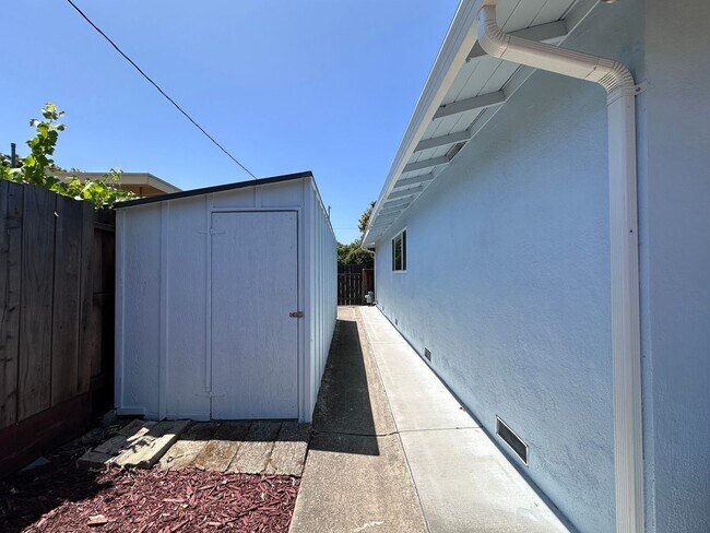 Building Photo - Stunning 3/2 Cambrian / Los Gatos border, ...