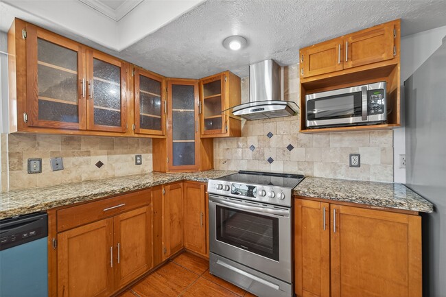 Building Photo - 16419 Cairnway Dr