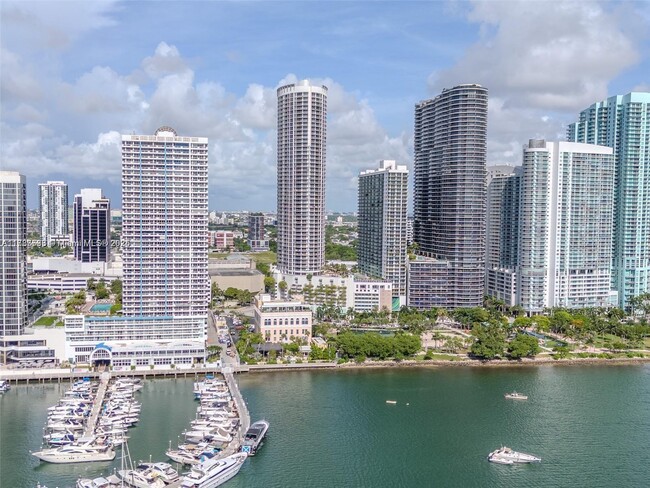 Building Photo - 1750 N Bayshore Dr