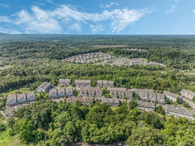 Building Photo - 1115 Balsam Dr