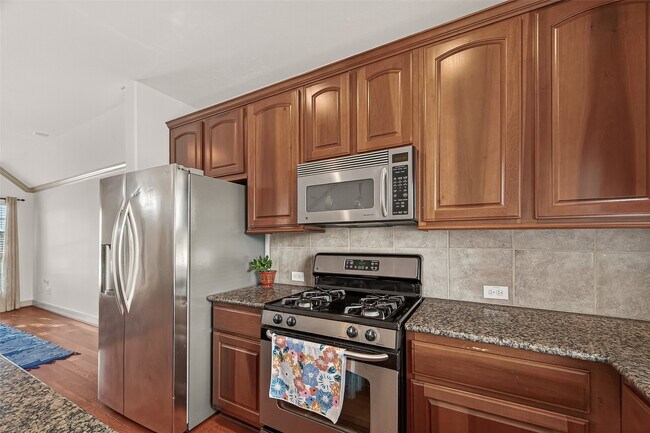 Building Photo - 313 Hogan St