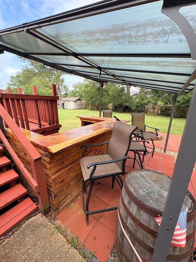 Building Photo - 102 Navaho Dr