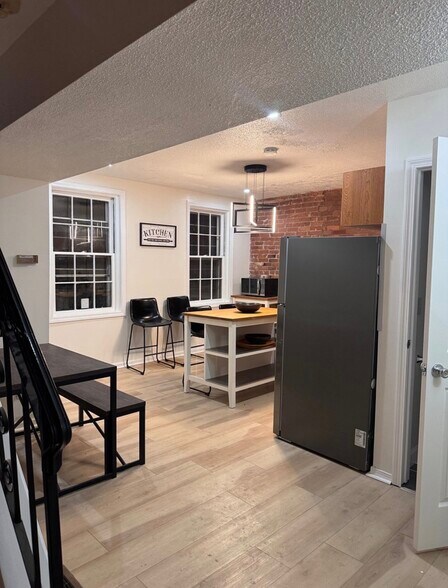Building Photo - 34 Trumbull St