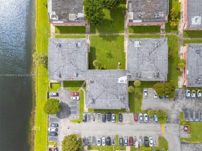 Building Photo - 12820 SW 43rd Dr