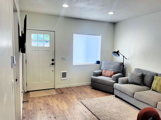 Building Photo - 505 W Spokane Ave