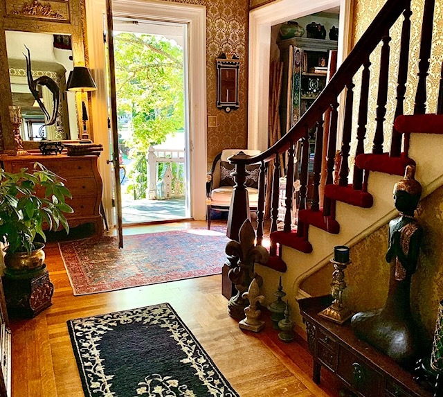 Foyer to Private Entrance - 276 Broad St