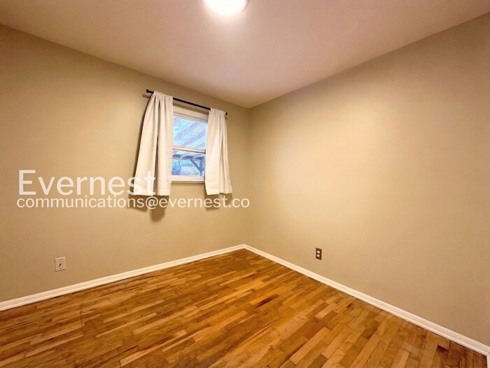 Building Photo - 1985 Ingalls St