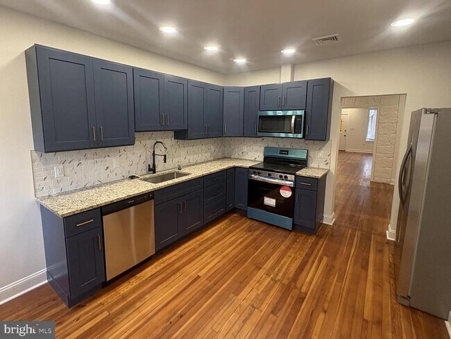 Building Photo - 4462 E Thompson St