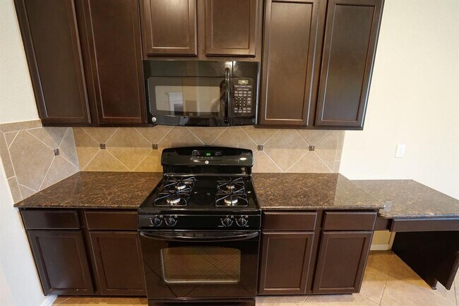 Building Photo - 1067 Cedar Lake Ct
