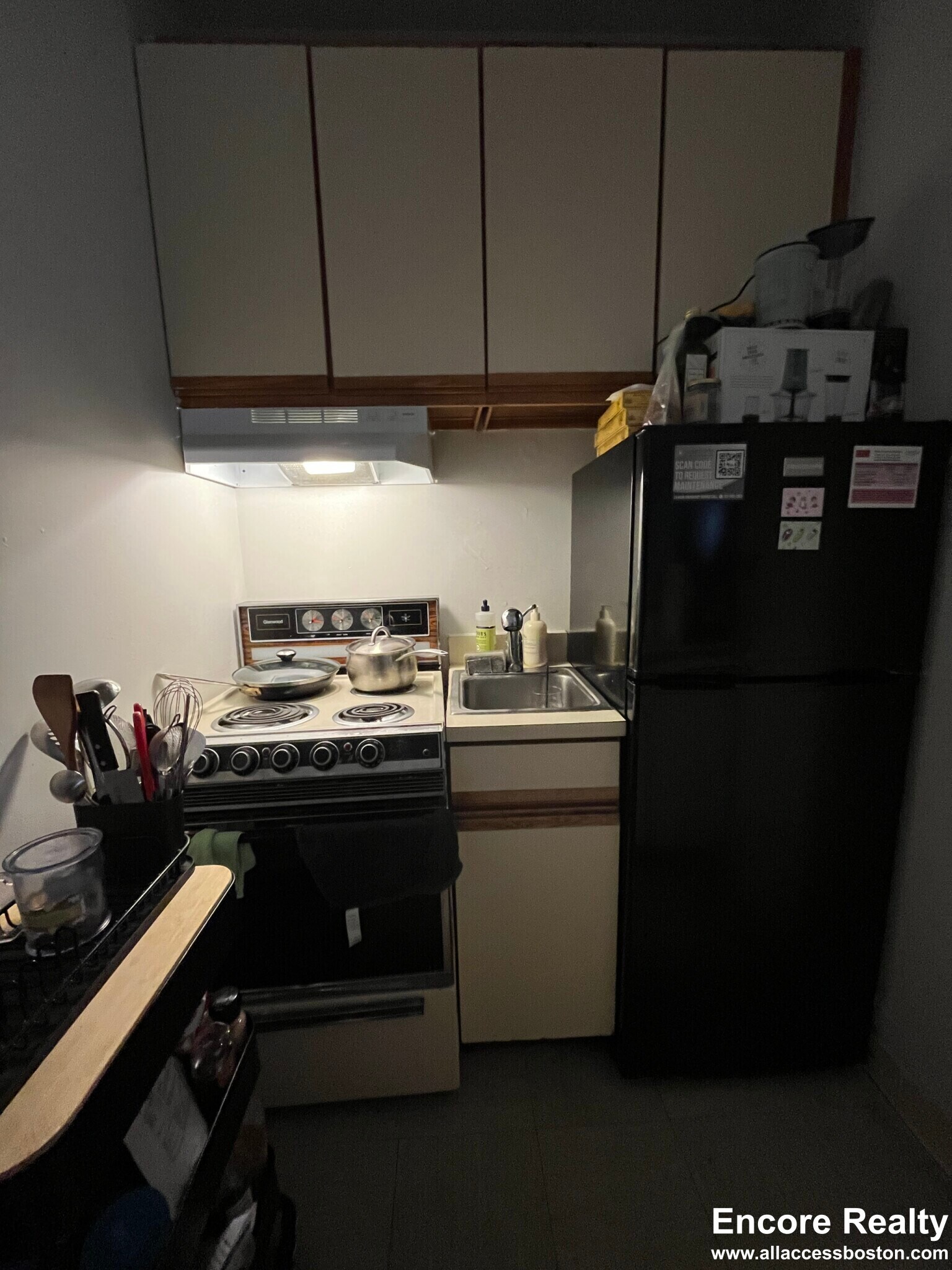 Building Photo - 843 Beacon St