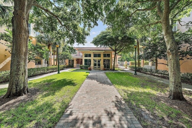 Building Photo - 1203 Town Center Dr