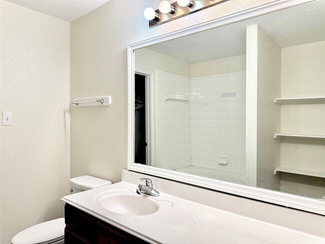 Building Photo - 3814 Silver Bridge Ln