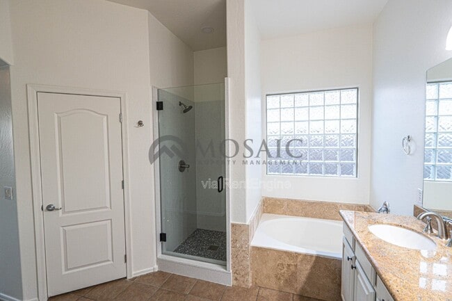 Building Photo - 21316 E Via Del Rancho Rd