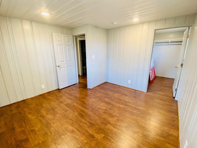 Building Photo - WAITLIST APPLICATIONS ONLY - AVAILABLE NOV...