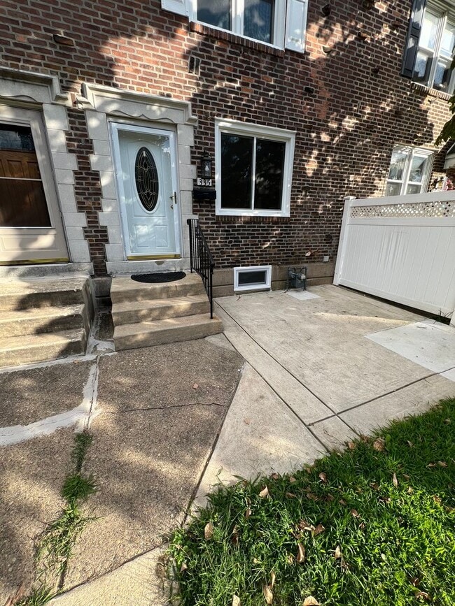 Building Photo - Charming 3-bedroom, 1-bathroom home locate...