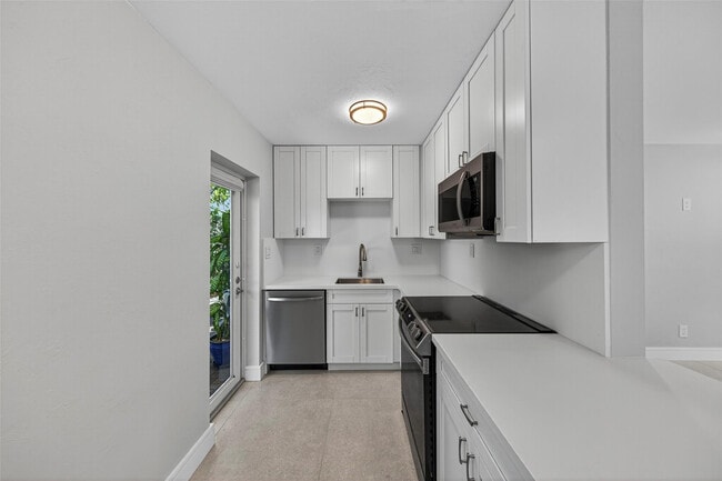 Building Photo - 301 NE 15th St