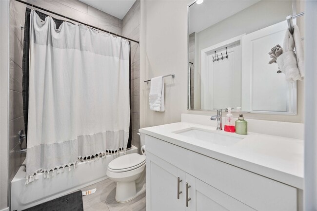 Building Photo - 5821 Kansas St