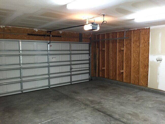 Building Photo - Delightful 4bd/2.5bth home