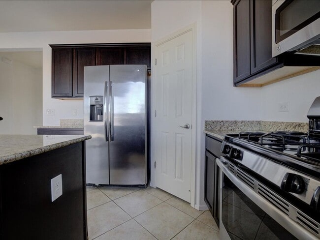 Building Photo - 3 Bedroom 2 1/2 Bathroom