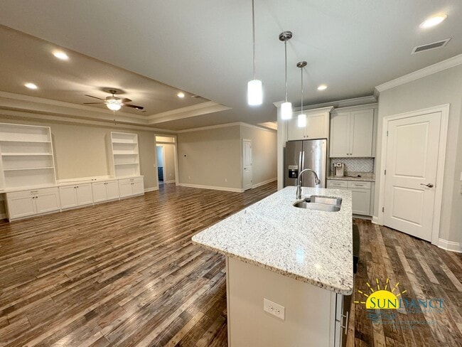 Building Photo - Exquisite 4 Bedroom Home in Navarre Near Beaches & Amenities!