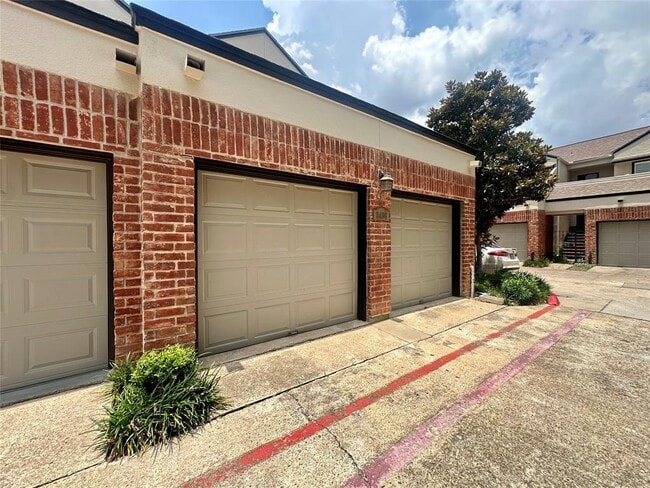 Building Photo - 2486 Bering Dr