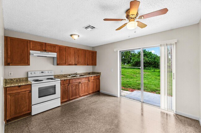 Building Photo - 4786 Gulfstream Rd