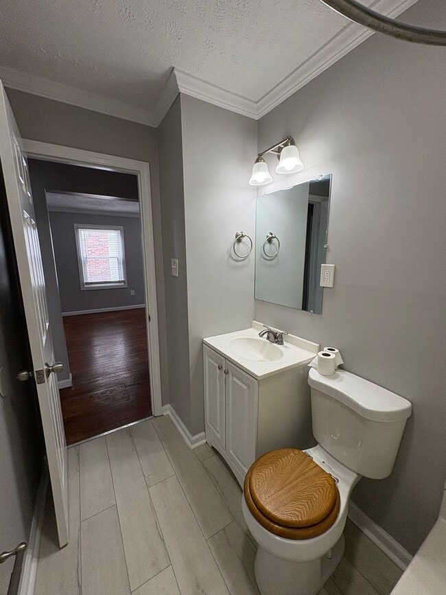 Building Photo - Newly Renovated 2 Bedroom House in Avalon!