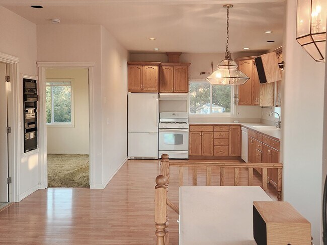 Building Photo - Easy access to the Birch Bay Coastline! La...