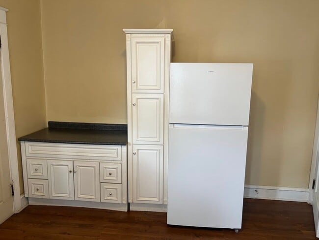 Building Photo - 4 Bedroom House