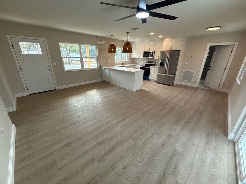 Building Photo - 5351 E Hopp Ln