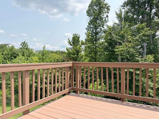 Building Photo - 127 Streamview Dr
